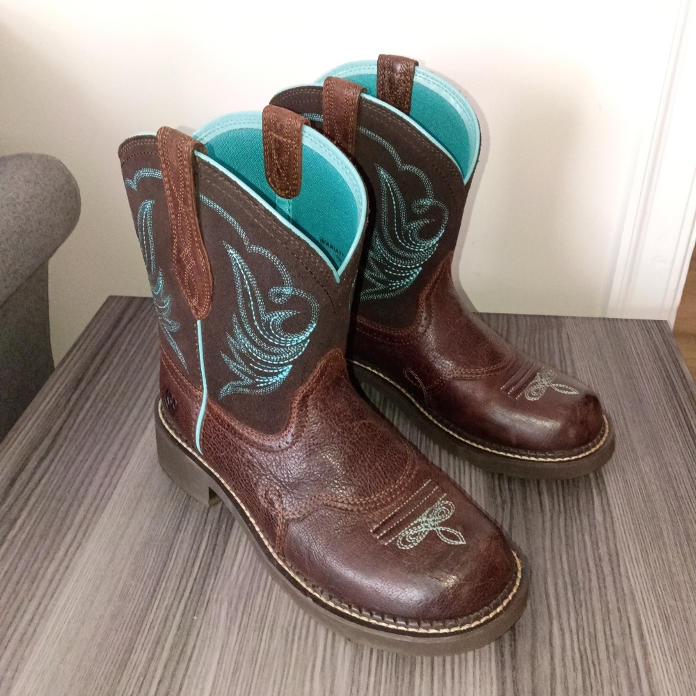 Women's 8 ARIAT Cowgirl Boots